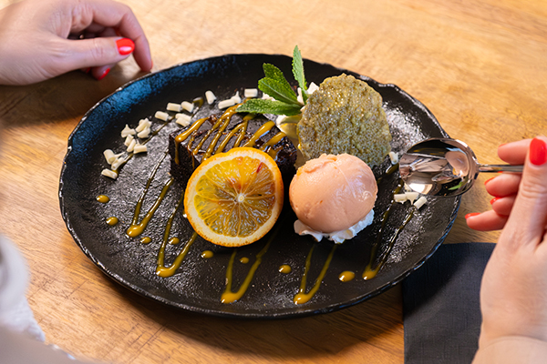 Ijs dessert van de dinerkaart bij Bistro 't Leven