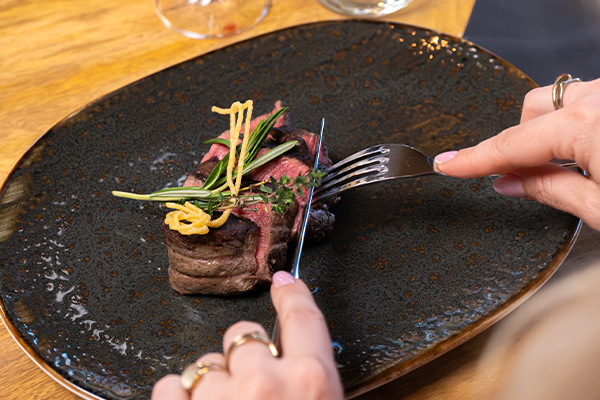 Gerecht van de rundvleeskaart bij bistro 't leven